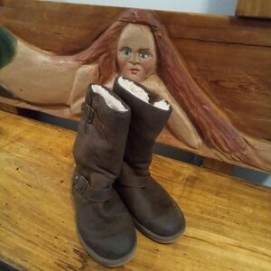 UGG Kensington Size 7 Brown Leather Buckle Boots with Fur Lining